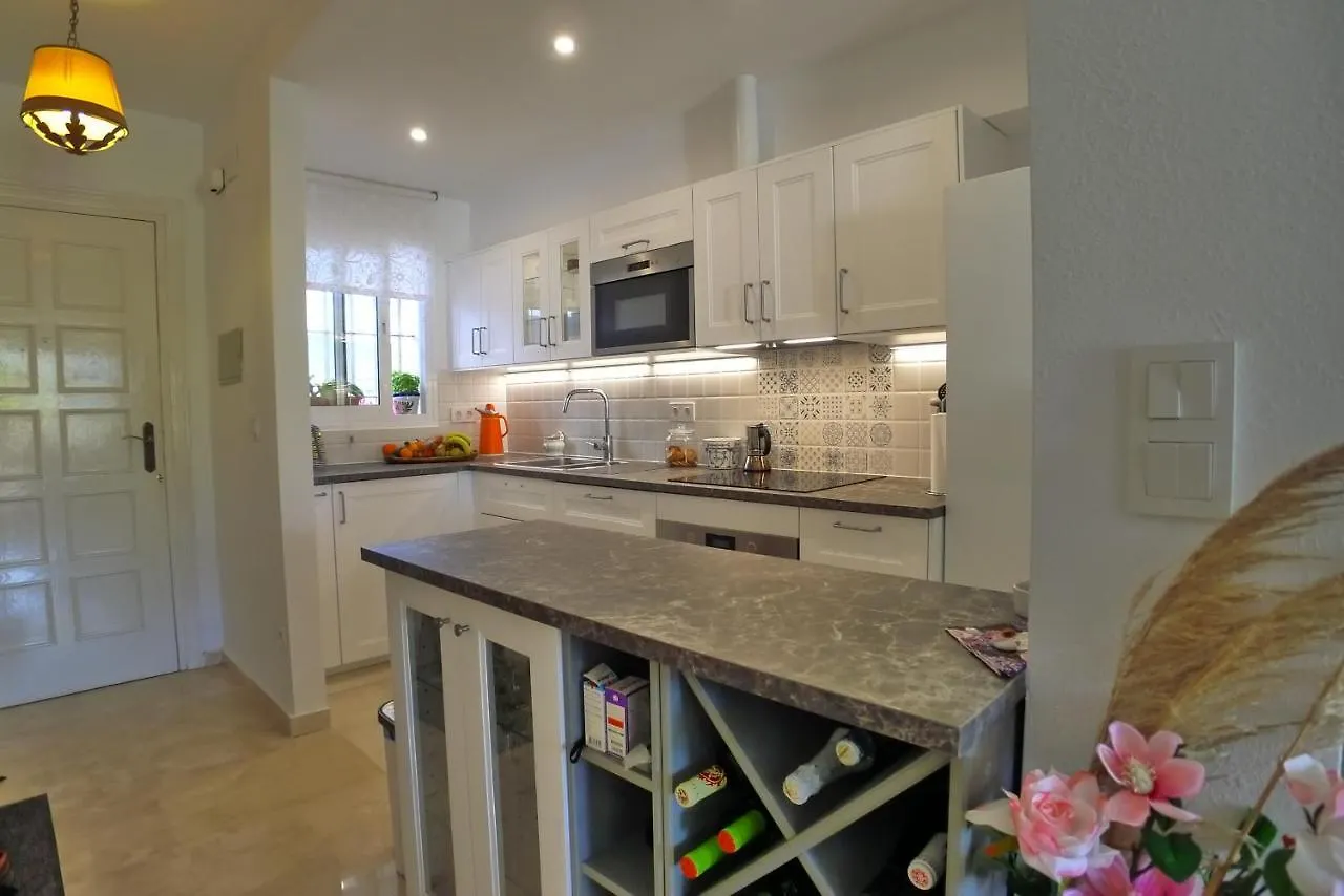 R1320 - Las Fuentes Apartment Nerja Spain